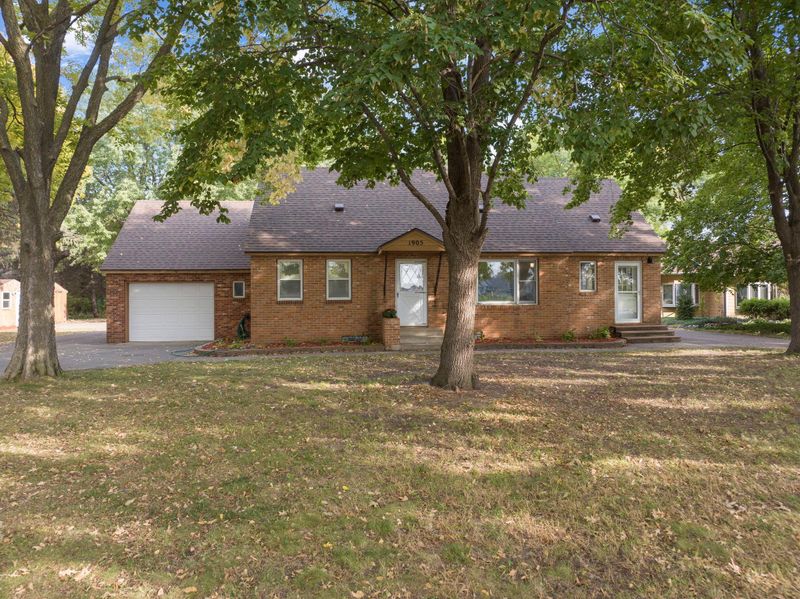 1905 W Traverse Rd, Saint Peter, MN 56082