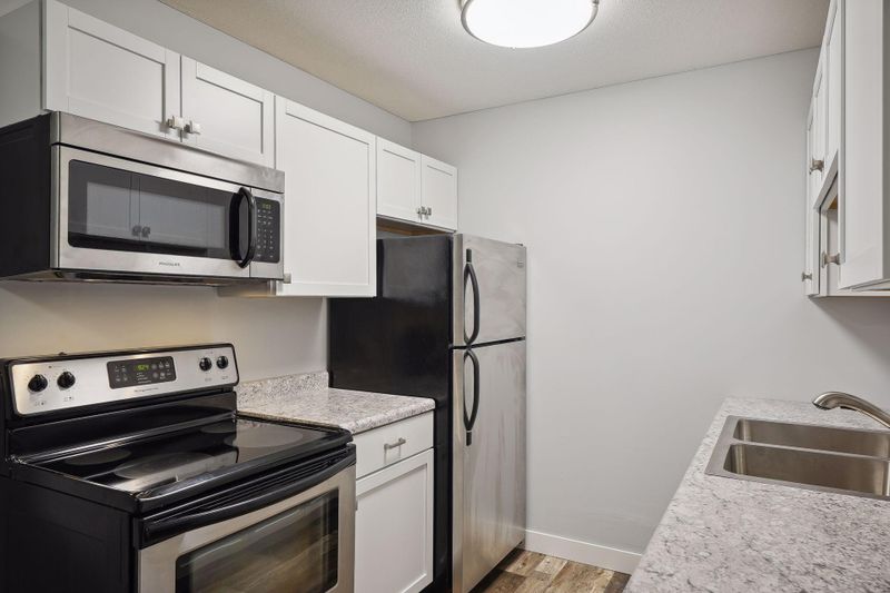 9141 Highway 55 #104, Golden Valley, MN 55427