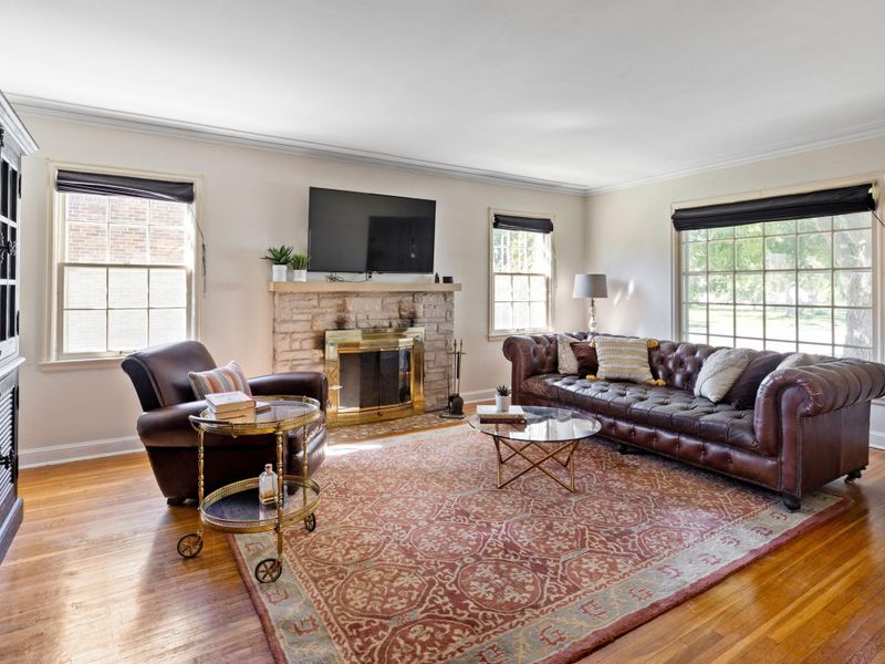 1716 Pascal St, Falcon Heights, MN 55113