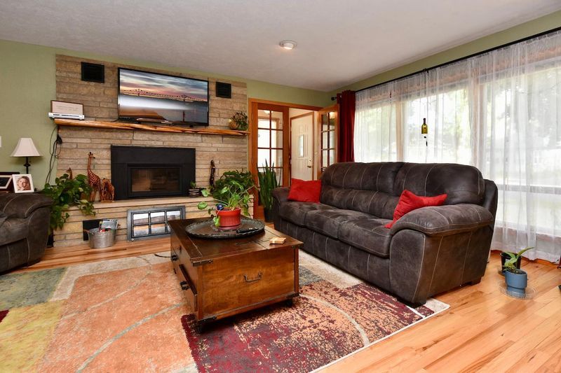 819 W 10th St, Winona, MN 55987