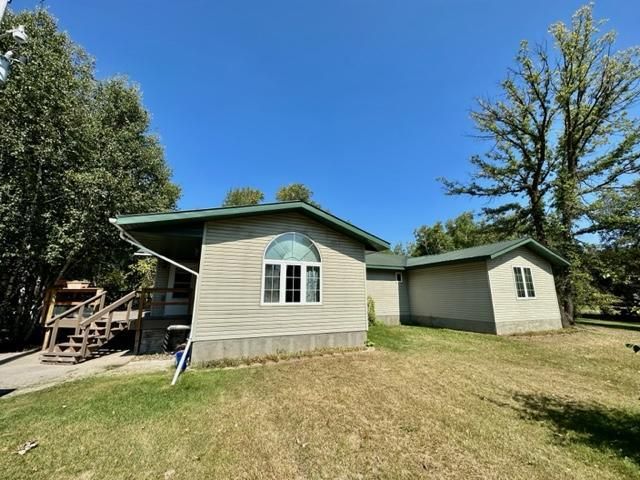 55374 349th St, Warroad, MN 56763
