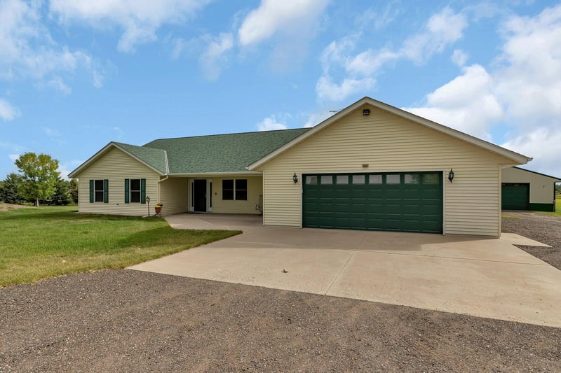 8076 165th Ave, Oak Park, MN 56357