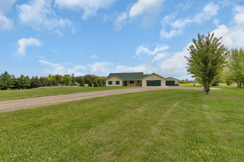 8076 165th Ave, Oak Park, MN 56357