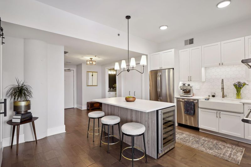 1240 S 2nd St #930, Minneapolis, MN 55415