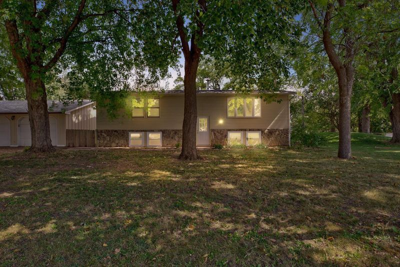 19191 Circle Dr, Mankato, MN 56001