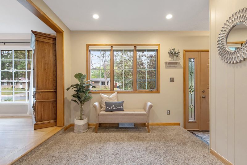 3653 Cranbrook Dr, White Bear Lake, MN 55110
