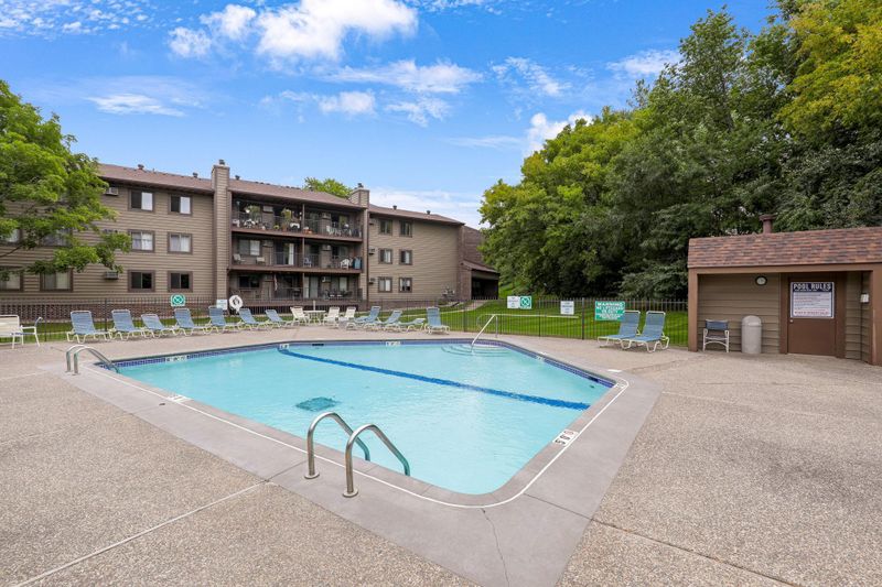 7401 W 101st St #107, Bloomington, MN 55438