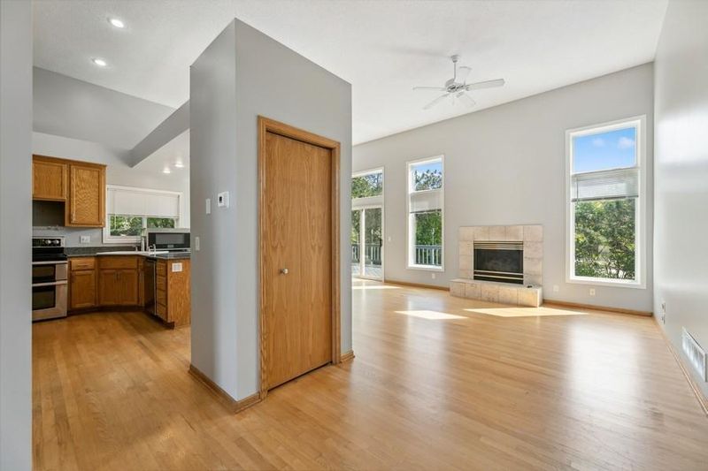 8009 Hemlock Cir, Eden Prairie, MN 55347