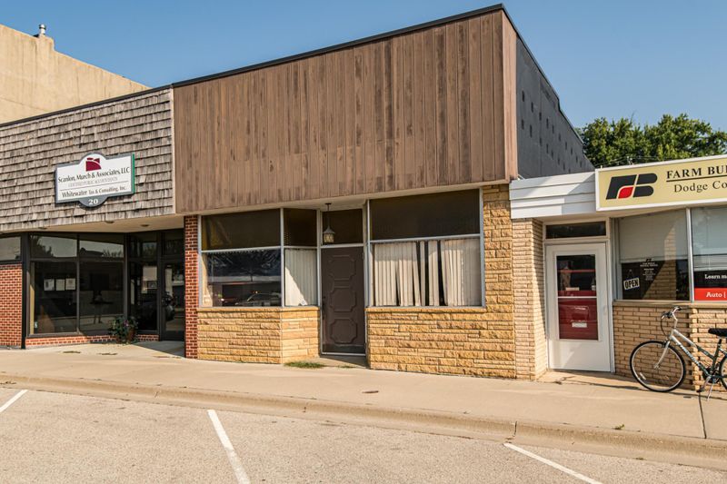 22 E Main St, Dodge Center, MN 55927