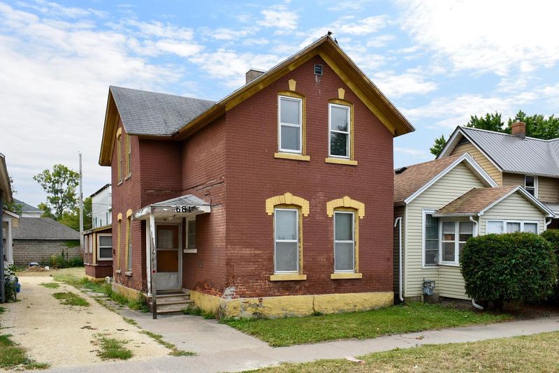 681 W 4th St, Winona, MN 55987