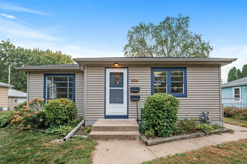 4706 Yates Ave N, Crystal, MN 55429