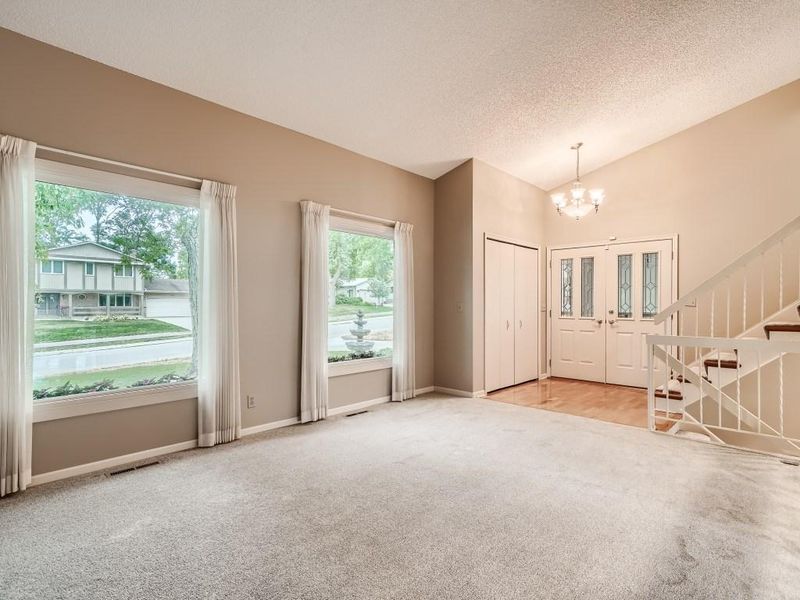 7380 Courtly Rd, Woodbury, MN 55125
