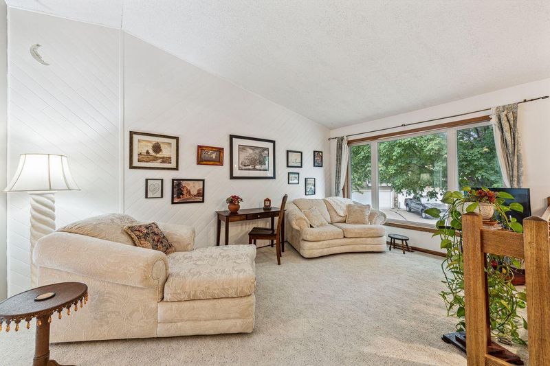 16203 Flagstaff Ct S, Rosemount, MN 55068