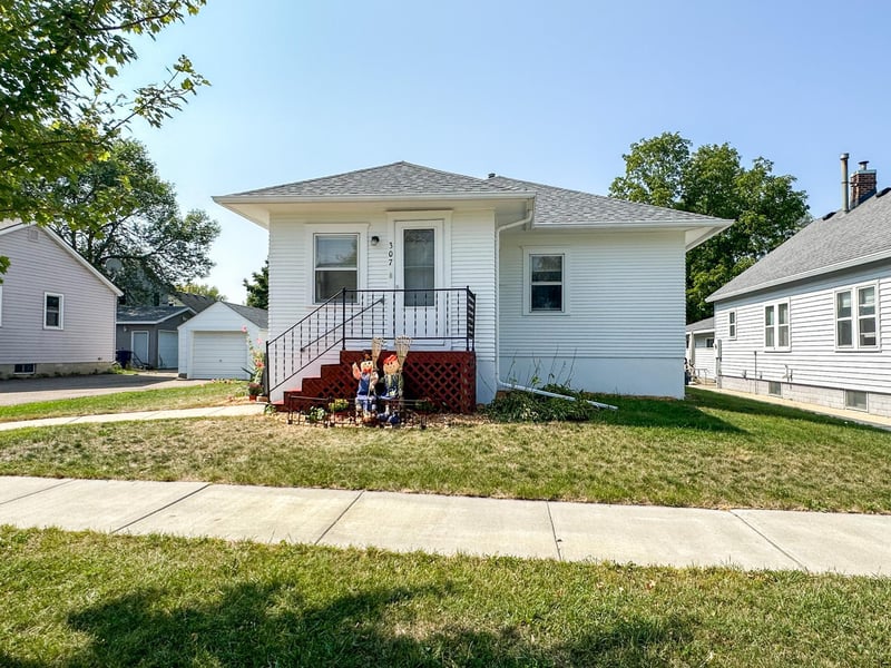 307 4th Ave NW, Arlington, MN 55307