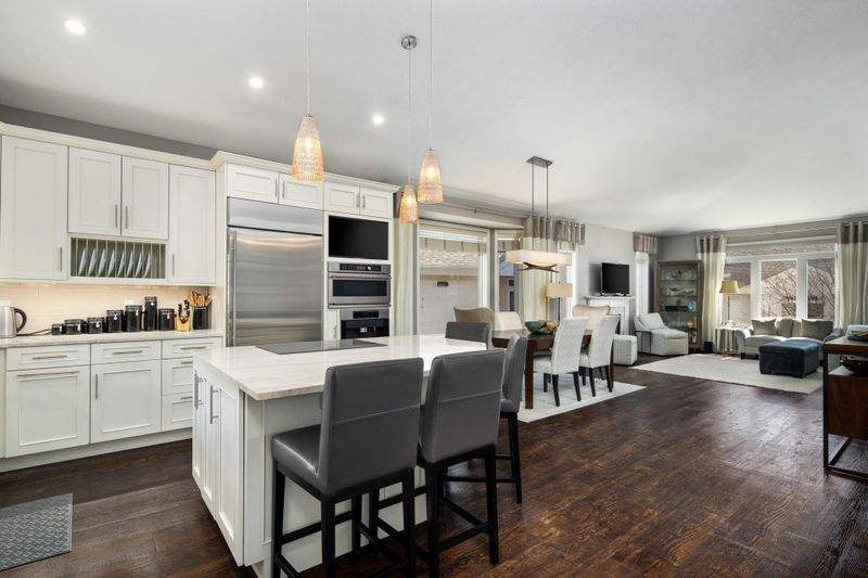 7921 Victoria Curve, Saint Louis Park, MN 55426