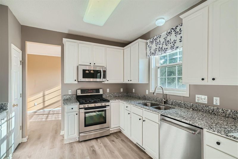2765 Wagner Dr, Chaska, MN 55318