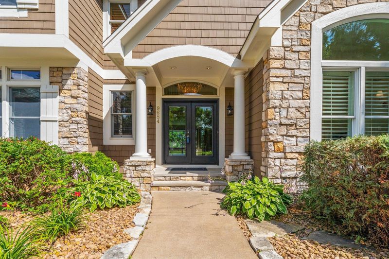 9684 Wellington Ct, Woodbury, MN 55125