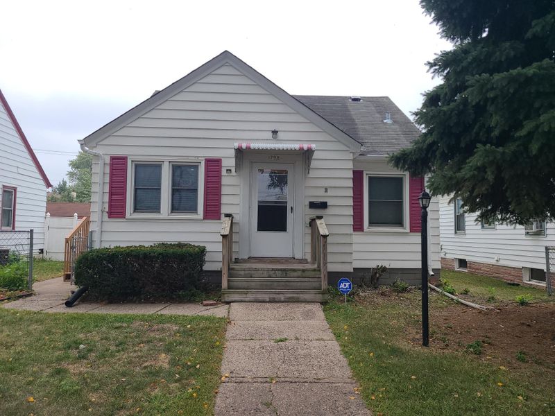 1798 Montana Ave E, Saint Paul, MN 55119
