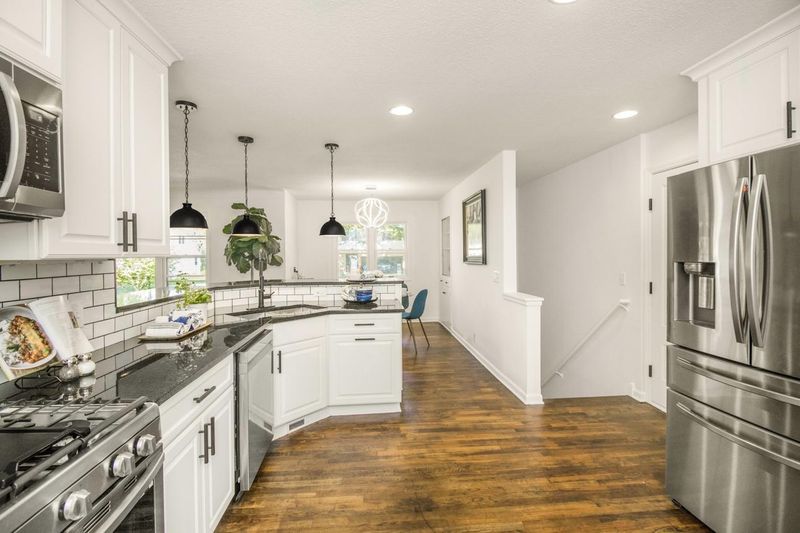 334 Campbell Dr, Hopkins, MN 55343