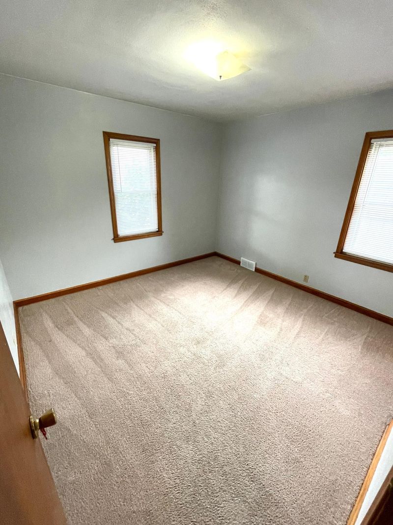 947 Jessamine Ave E, Saint Paul, MN 55106