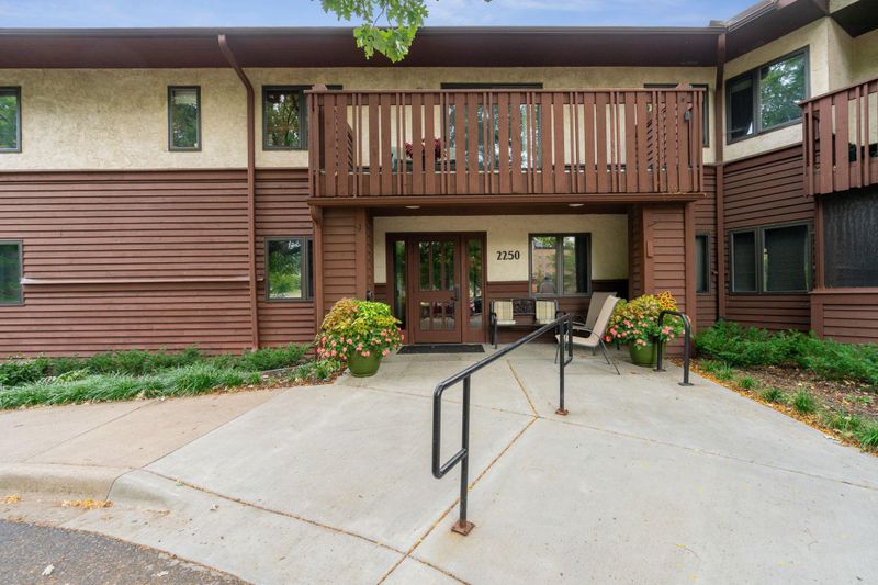 2250 Luther Pl #105, Saint Paul, MN 55108