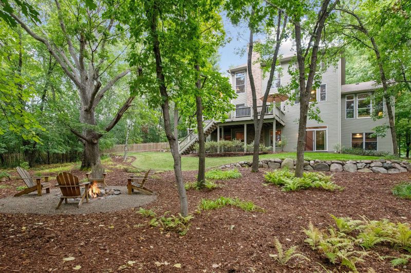 2401 Hunter Dr, Chanhassen, MN 55317