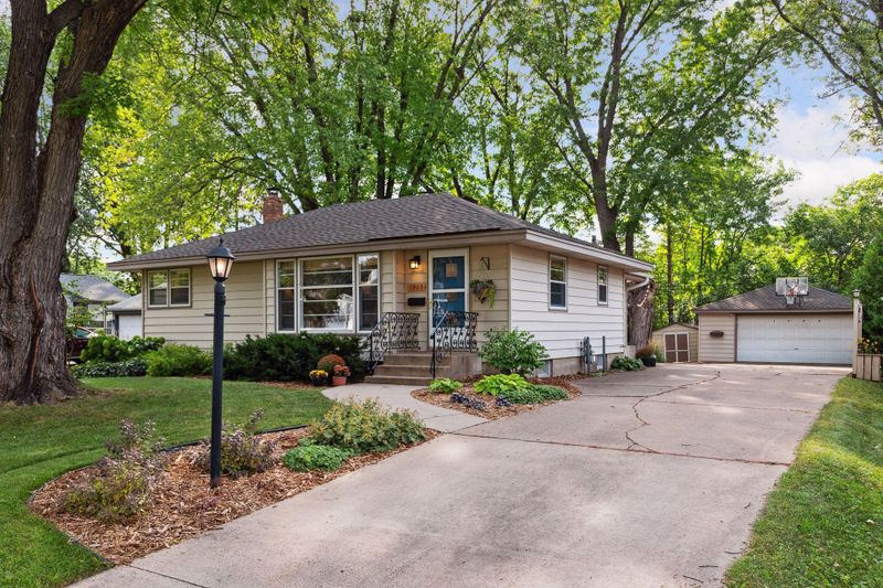 1903 Aglen St, Roseville, MN 55113