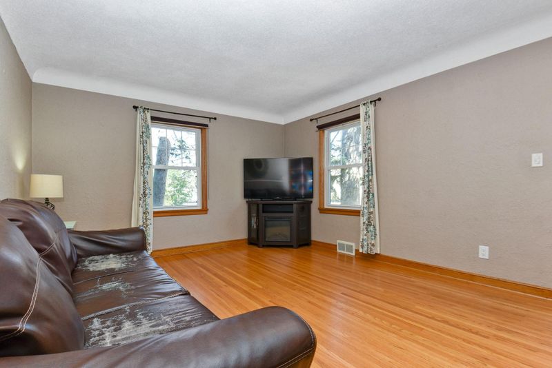 509 Gotzian St, Saint Paul, MN 55106