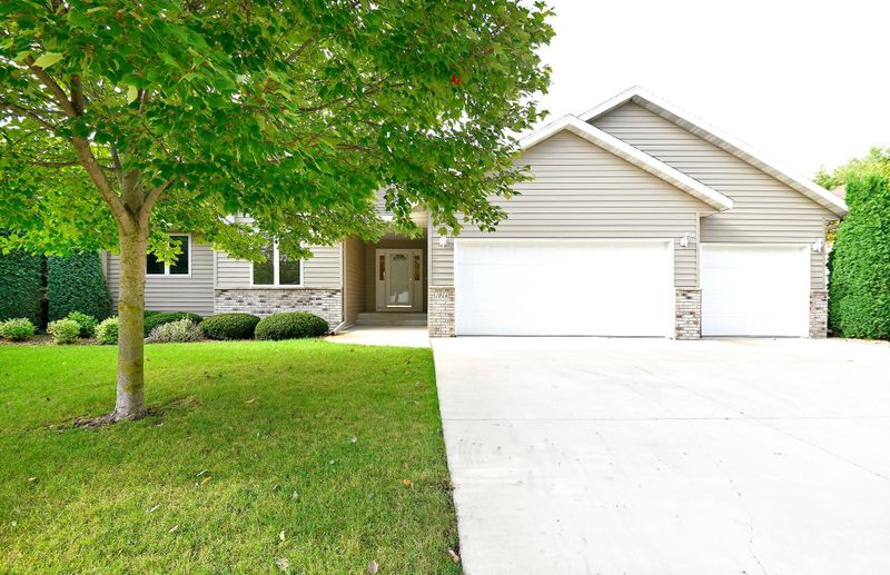 1014 Reed Ave, Faribault, MN 55021