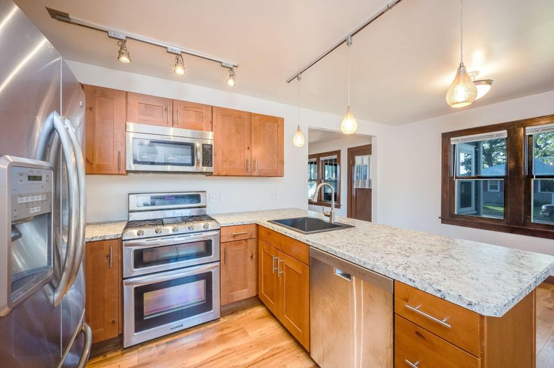 1327 Oak Beach Dr, Fairmont, MN 56031