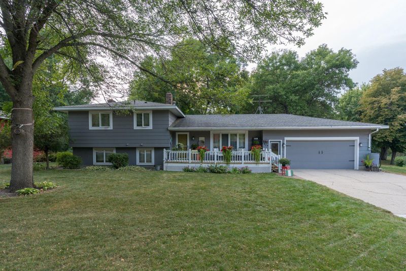 804 W Circle Dr, Montgomery, MN 56069