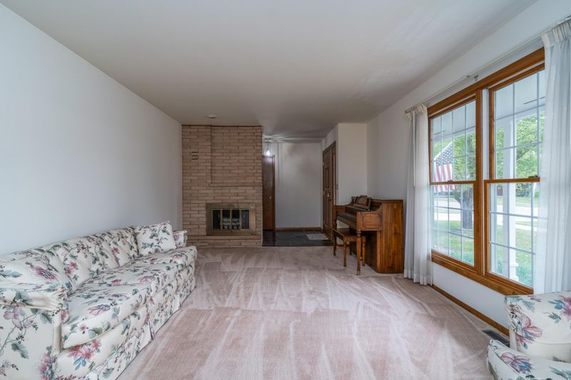 1515 Hoven Ln, Crookston, MN 56716