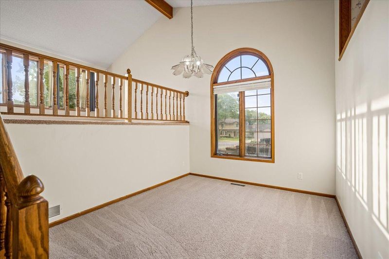 1746 Drake Dr, Eagan, MN 55122