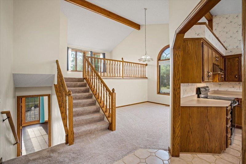 1746 Drake Dr, Eagan, MN 55122