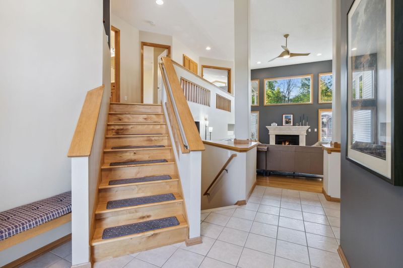 6121 Poplar Dr, Woodbury, MN 55125