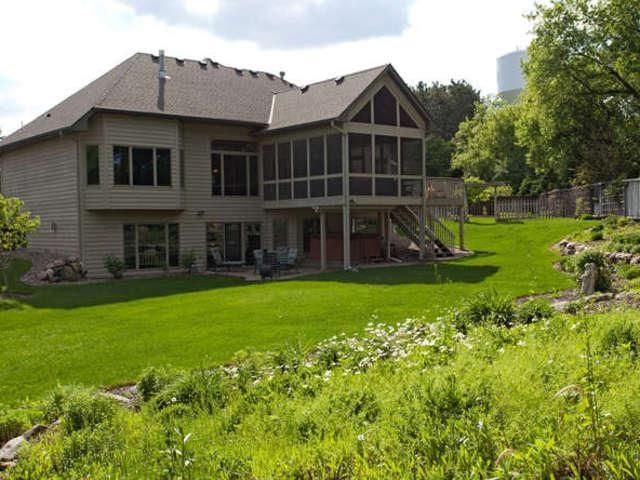 6613 Brenden Ct, Chanhassen, MN 55317