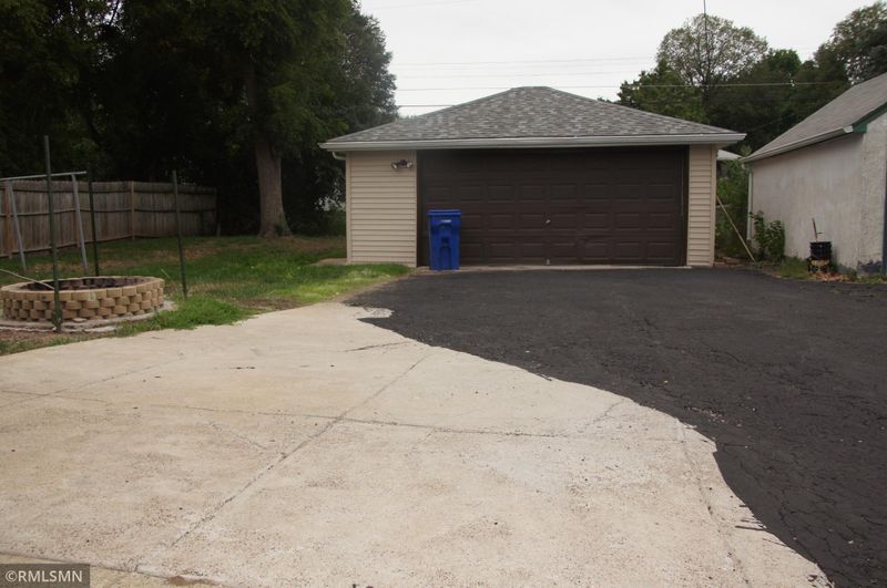1744 Montana Ave E, Saint Paul, MN 55106