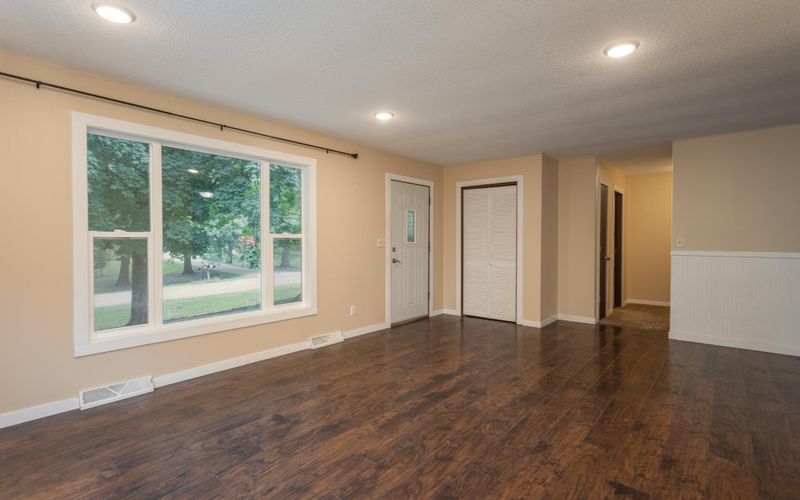 1900 Red Oak Dr NE, Alexandria, MN 56308