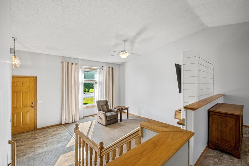 1258 Heritage Dr, Shakopee, MN 55379