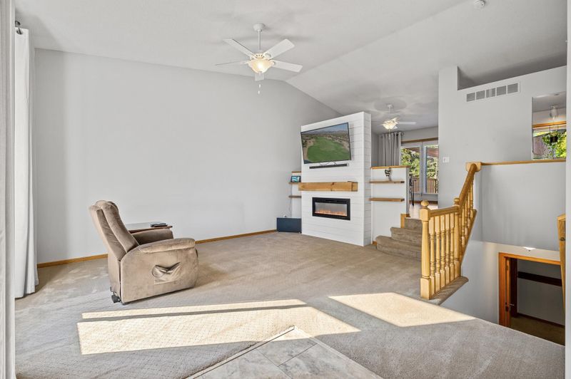 1258 Heritage Dr, Shakopee, MN 55379