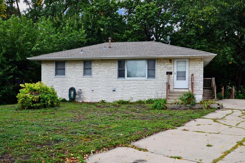 7049 Regent Ave N, Brooklyn Center, MN 55429