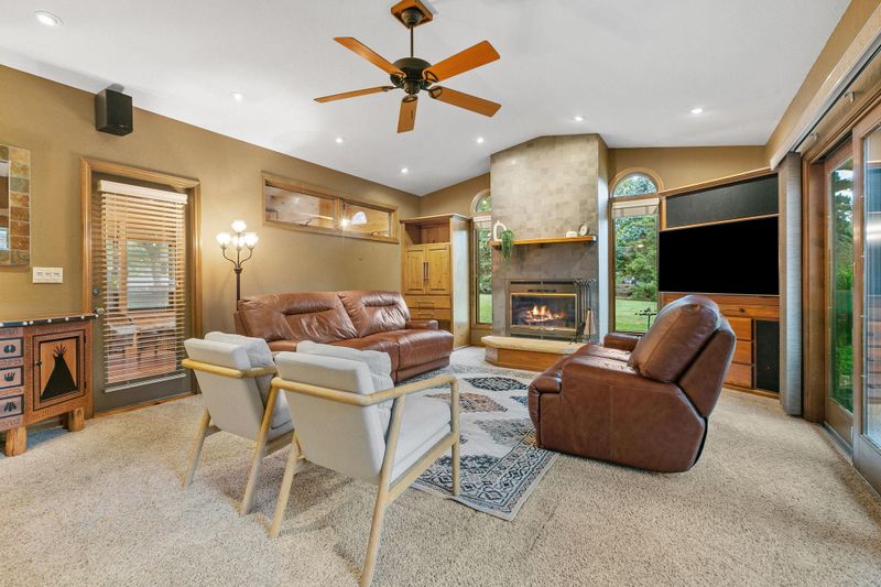3975 Woodview Dr, Vadnais Heights, MN 55127