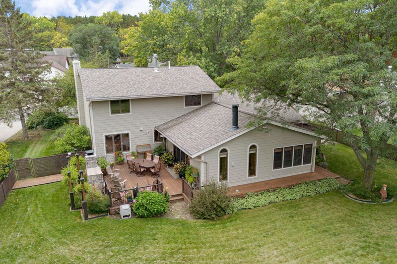 3975 Woodview Dr, Vadnais Heights, MN 55127