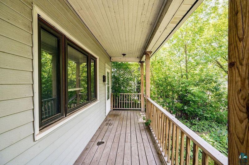 2712 W 3rd St, Duluth, MN 55806