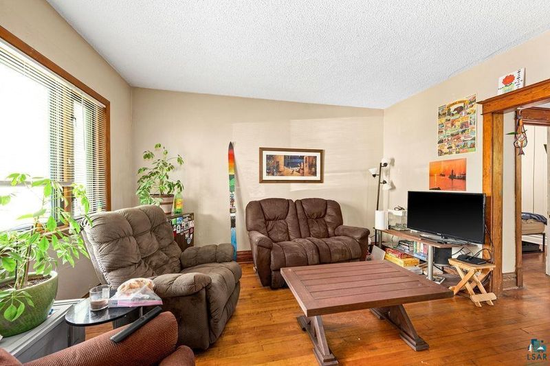 2712 W 3rd St, Duluth, MN 55806