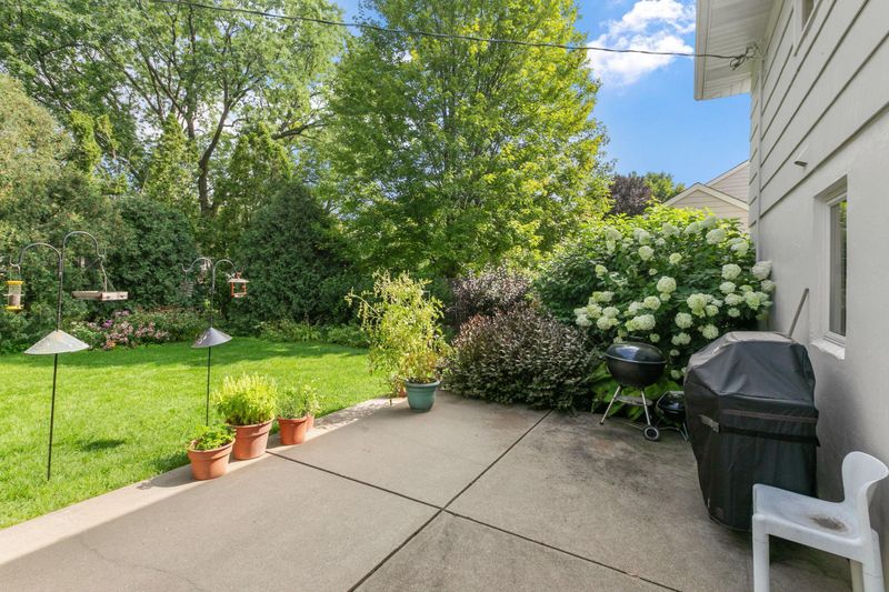 5224 Maddox Ln, Edina, MN 55436