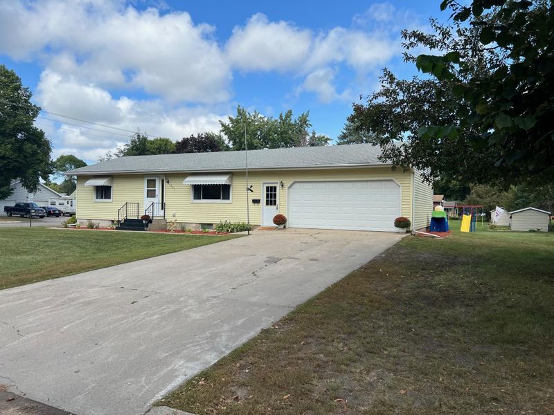801 2nd St E, Litchfield, MN 55355