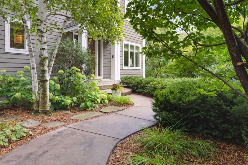 18607 South Ln, Minnetonka, MN 55345