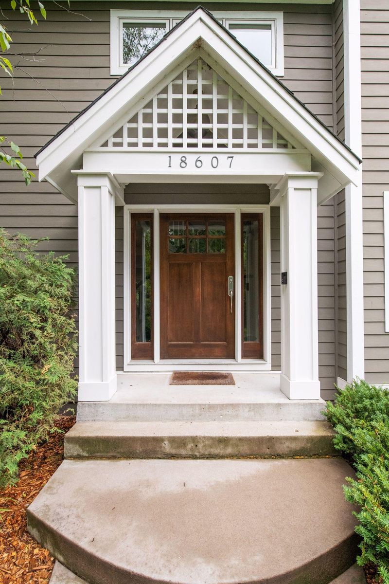 18607 South Ln, Minnetonka, MN 55345