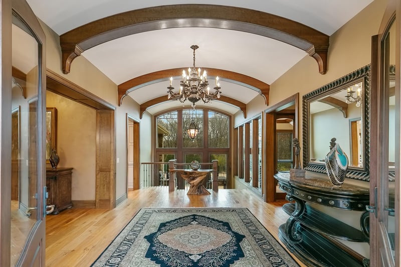 8955 Sunset Trl, Chanhassen, MN 55317